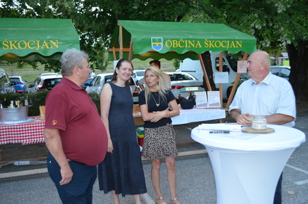 Večer vina, penine in glasbe